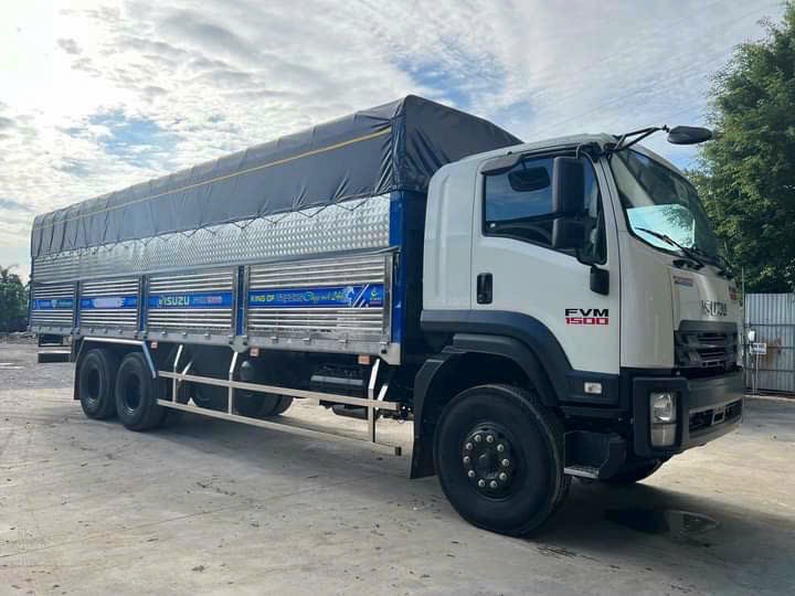 Isuzu FVM1500 thùng mui bạt