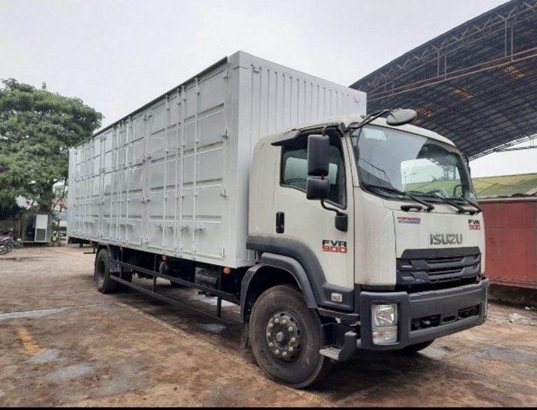 Isuzu FVR900 thùng kín container