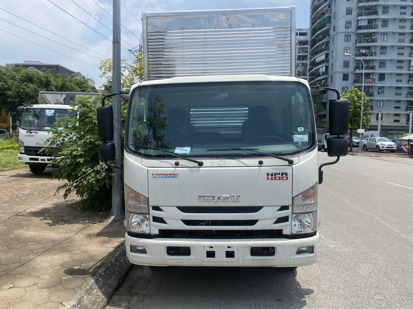Isuzu NPR 400 thùng kín pallet